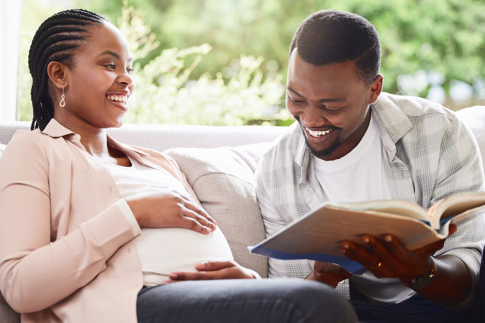 Pregnant couple reading a book 3x2 resize Pregnant couple reading a book together