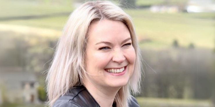 Meet the Author: Lisa Rookes